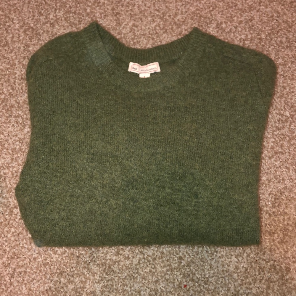 Green lamb wool sweater